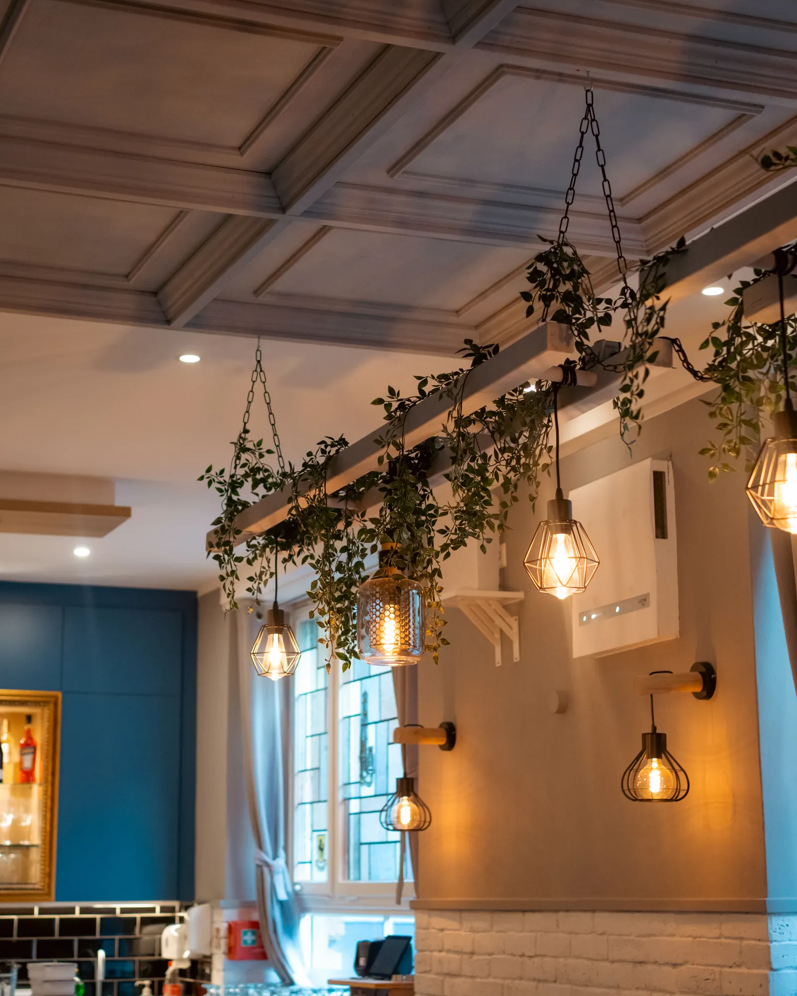 Bar and show kitchen