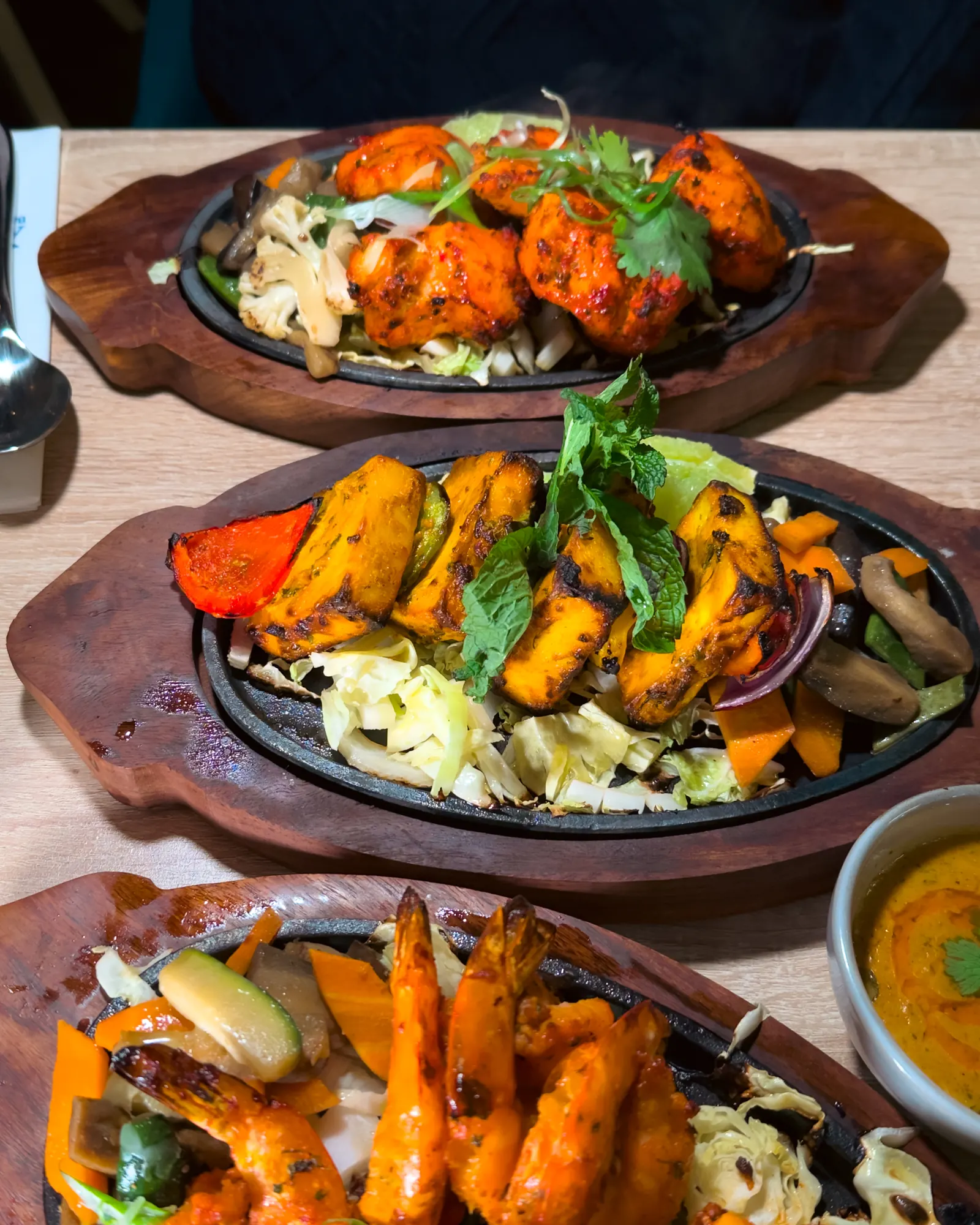 Tandoori-Spezialitäten auf der heißen Platte – AROMA Immendingen